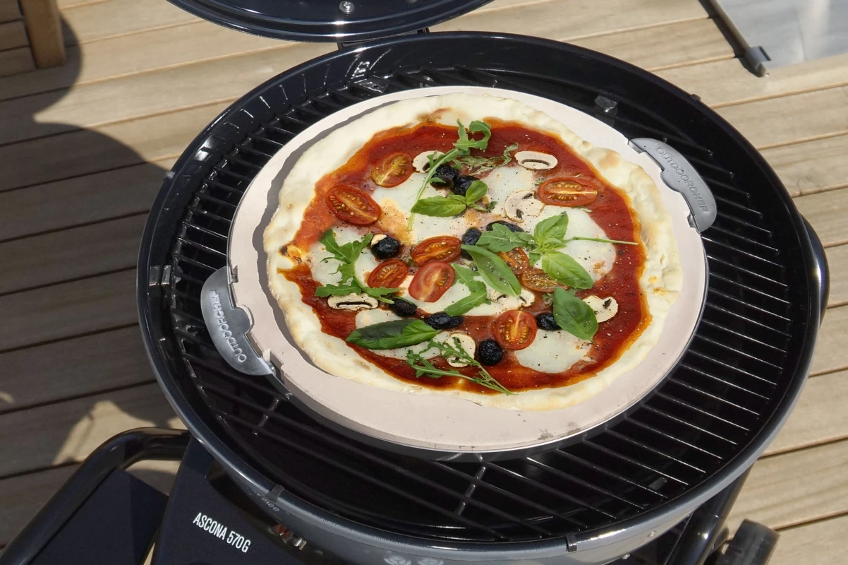 Kamado Joe Sae -Kamado Joe Sae 18.211.94 PIZZA STONE S 2015 AMBIANCE 2015 VIEW1 OA 1