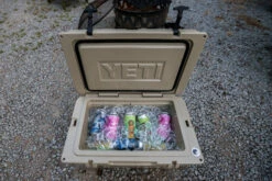 Yeti Tundra 45 Kühlbox Tan -Kamado Joe Sae Smolko 2241